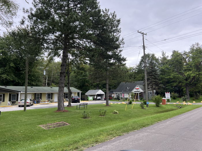 Huron Inn Motel (Darlington Efficiency Apartments) - Sept 10Th 2023 (newer photo)